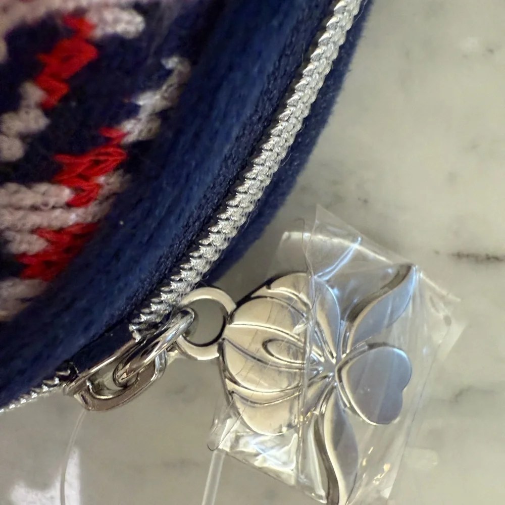Geometric Patterned Women's Accessory - Picture 5 of 5
